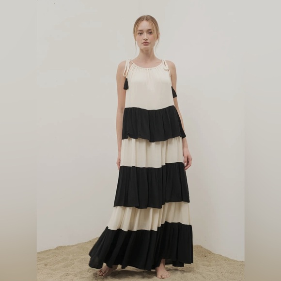 Aaron & Amber
Color Blocked Tier Maxi Dress - Picture 8 of 10